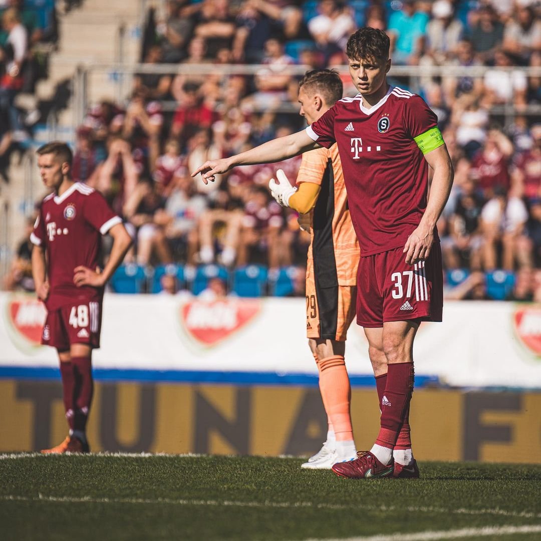 ?️ LK37 | „Bohužel nedokážeme nastoupit do každého zápasu stejně jako do derby. Máme s tím problémy. Dnes jsme byli málo důrazní, nezískávali jsme druhé míče a měli nedostatek šancí.“

Ladislav Krejčí po finále MOL Cupu.